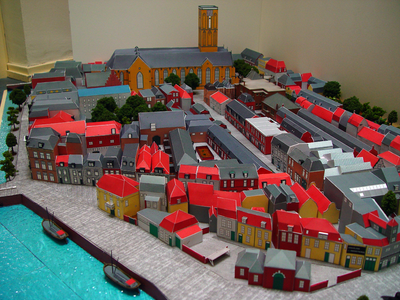 878190 Afbeelding van een deel van de 'kale' maquette van het noordoostelijk deel van ‘Wijk C anno 1925’ , gemaakt door ...